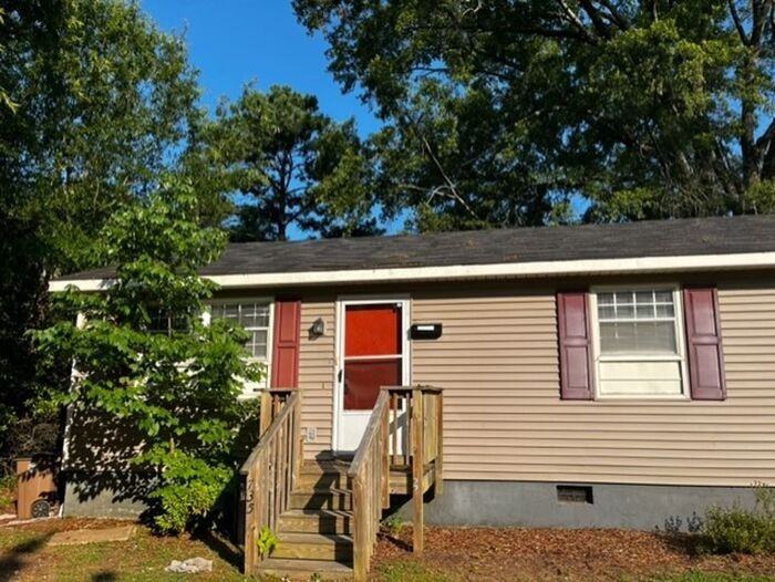 735 N Main St - Photo 2 of 14