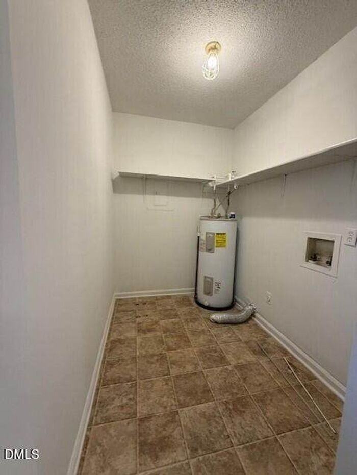 735 N Main St - Photo 4 of 14