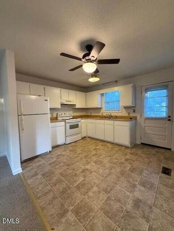 735 N Main St - Photo 5 of 14