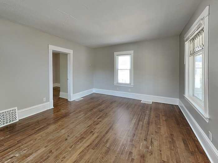 4042 Clinton Ave - Photo 4 of 21