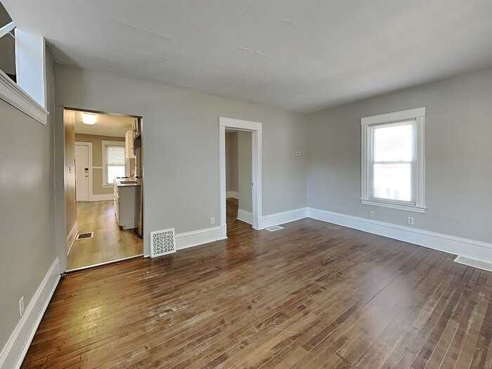 4042 Clinton Ave - Photo 5 of 21