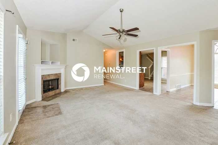 6198 Braybourne Main - Photo 4 of 18