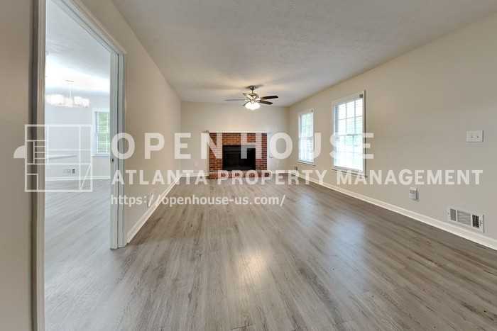 2210 Grayfield Dr - Photo 4 of 20