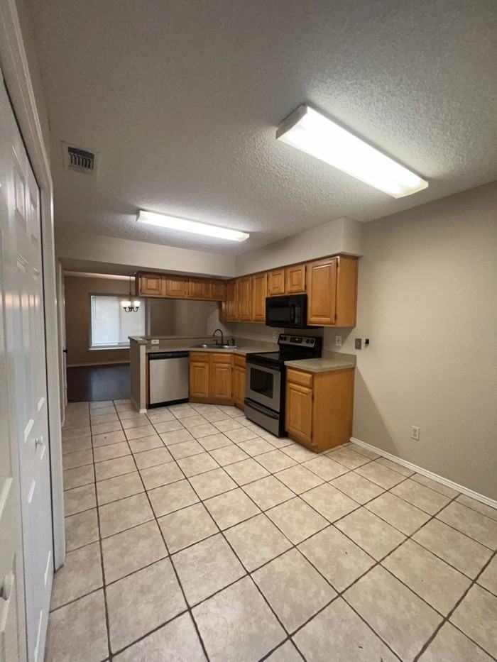 938 Gable Ave - Photo 4 of 12