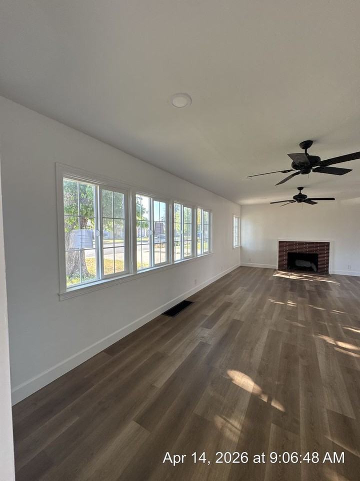 461 N Bates Ave - Photo 3 of 34