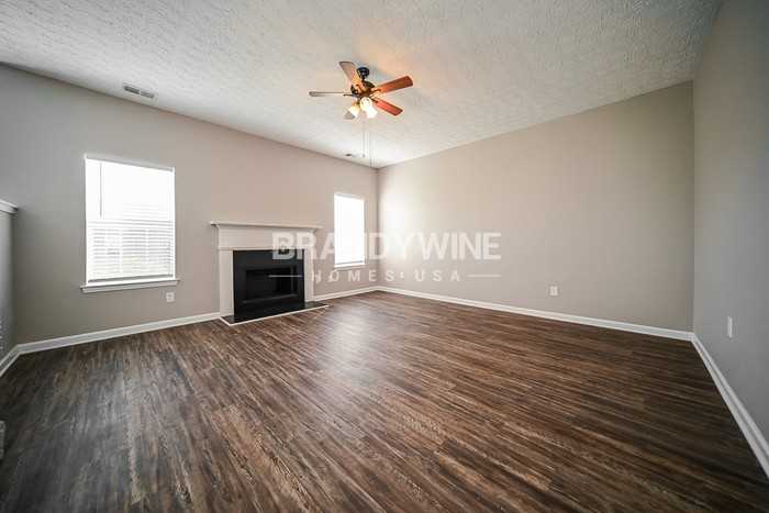 801 Lake Chase - Photo 5 of 20