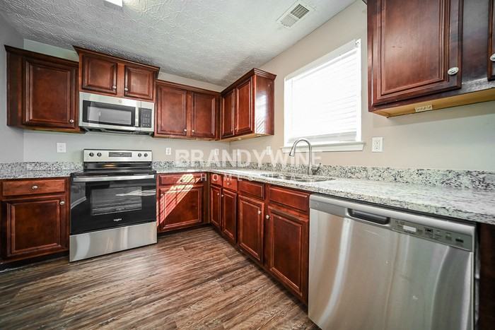 801 Lake Chase - Photo 7 of 20