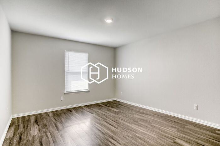 9810 Richcroft St - Photo 7 of 14