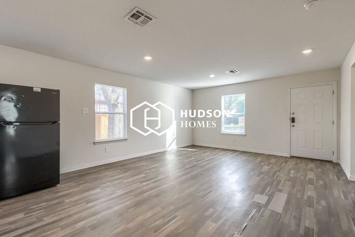 1208 Williams Ave - Photo 4 of 14