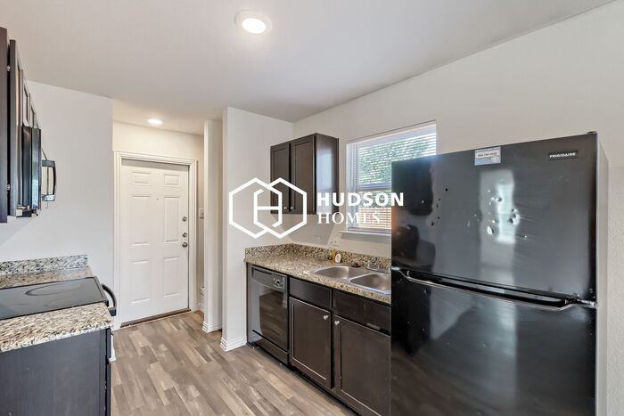 1208 Williams Ave - Photo 5 of 14