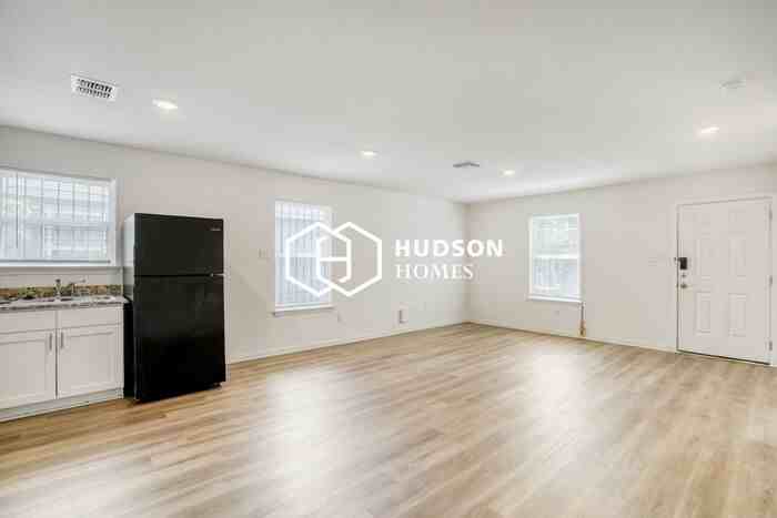 126 N San Ignacio Ave - Photo 5 of 14