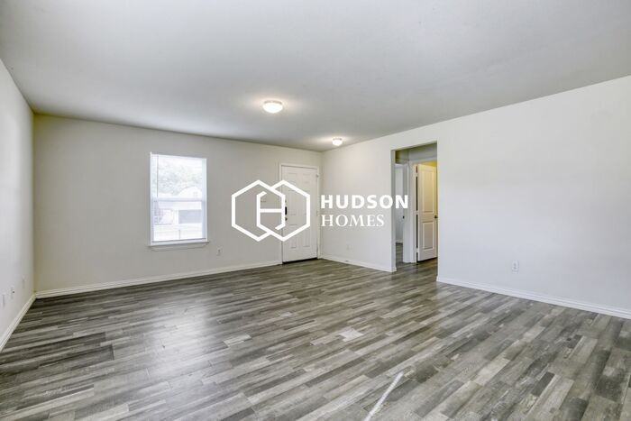 1500 Mockingbird Ln - Photo 3 of 14