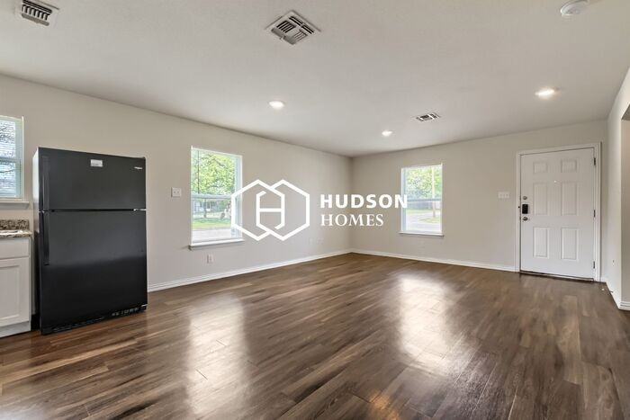 1515 Fillmore St - Photo 4 of 14