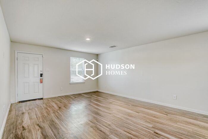 8158 Sunbury St - Photo 3 of 14