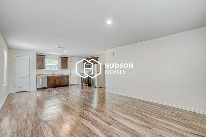 8158 Sunbury St - Photo 4 of 14