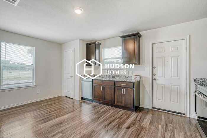 8158 Sunbury St - Photo 6 of 14