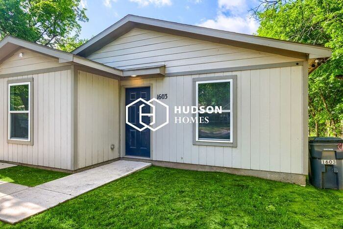 1603 Cole St - Photo 3 of 14