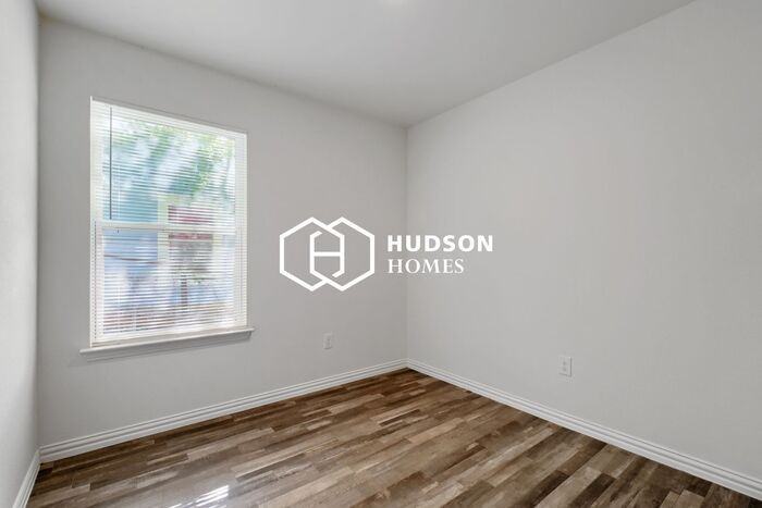 1603 Cole St - Photo 7 of 14