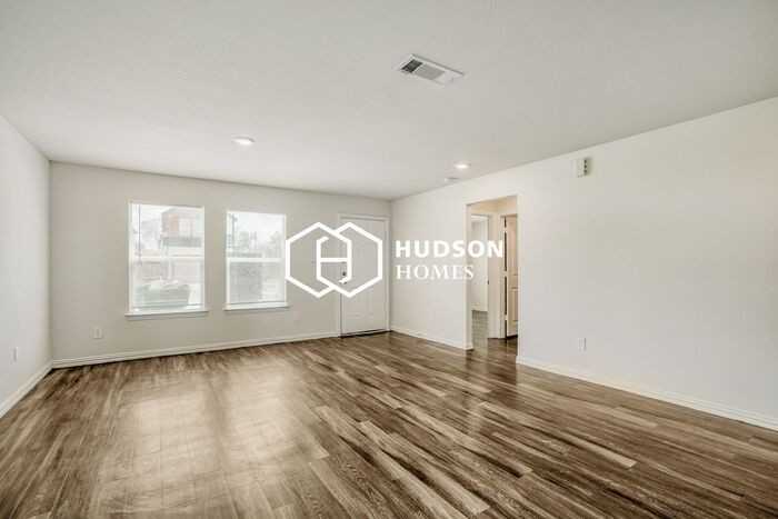 7947 Henson St - Photo 3 of 14