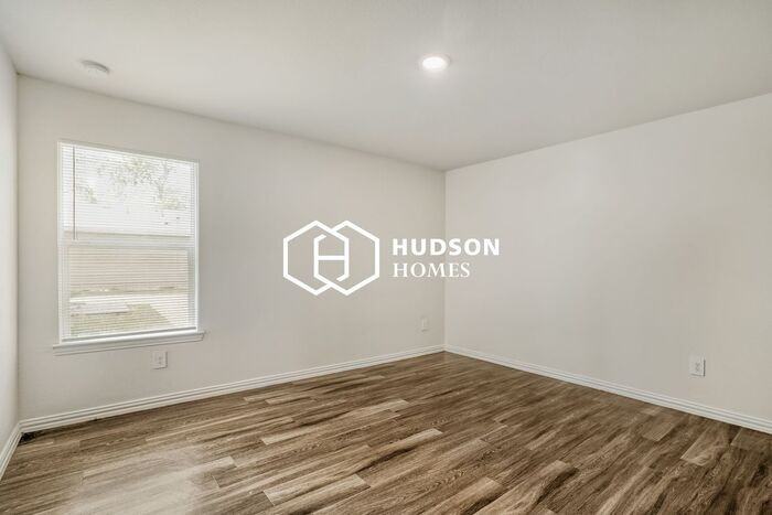 7947 Henson St - Photo 4 of 14