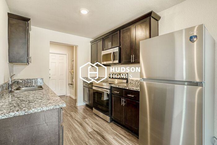 7947 Henson St - Photo 5 of 14