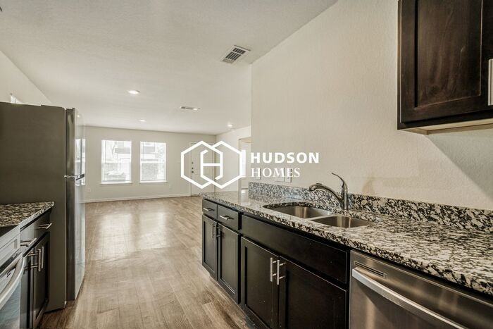 7947 Henson St - Photo 6 of 14