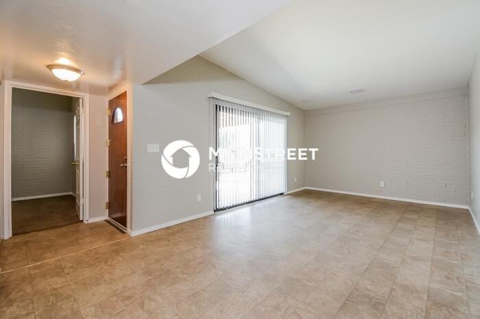 734 W Holladay Dr - Photo 2 of 16