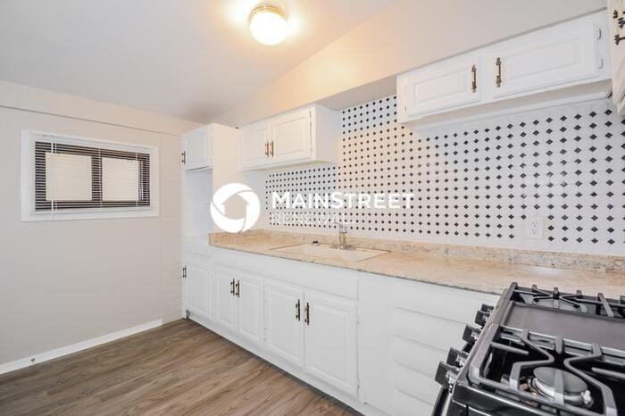 734 W Holladay Dr - Photo 4 of 16