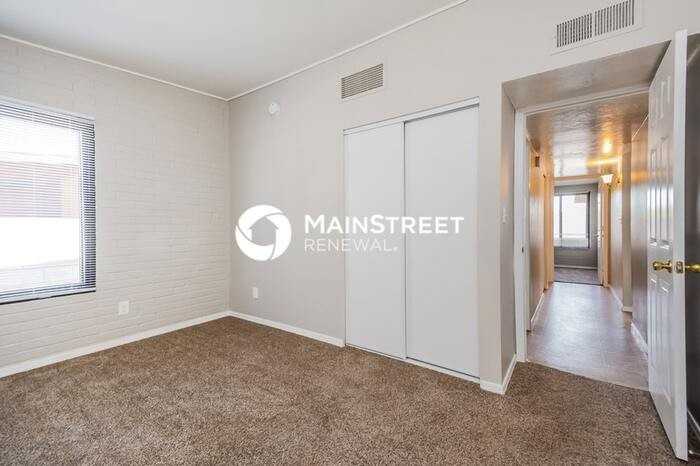 734 W Holladay Dr - Photo 7 of 16