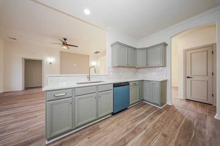 11601 Hackney Ln - Photo 6 of 13