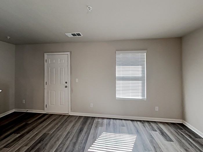 1052 Wedgewood Ct - Photo 4 of 21