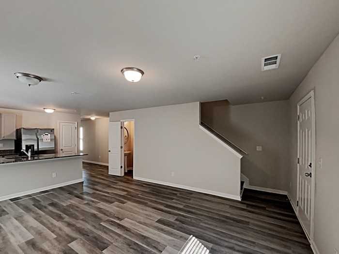 1052 Wedgewood Ct - Photo 5 of 21