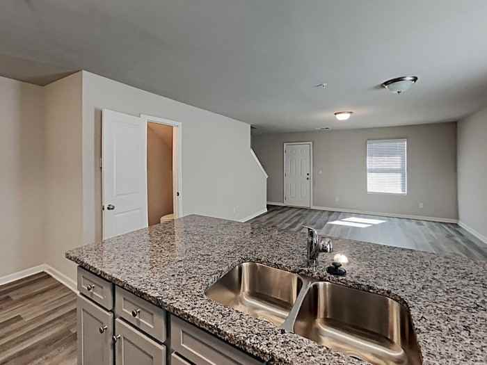 1052 Wedgewood Ct - Photo 6 of 21