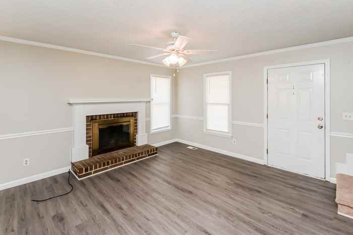 2705 Prince Charles Ct - Photo 4 of 7