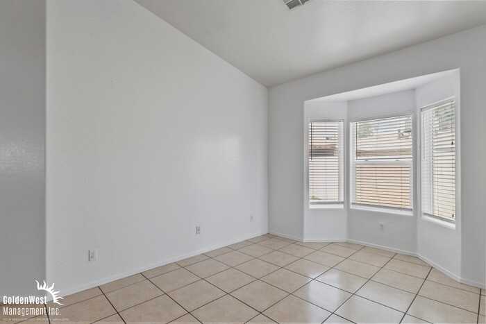 1736 W Carol Ave - Photo 5 of 22