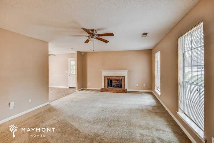 4717 Hollow Ln - Photo 4 of 12
