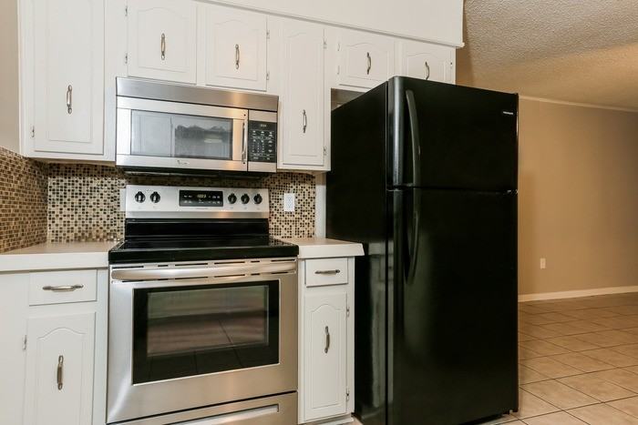 8707 Oakhaven Dr - Photo 5 of 10