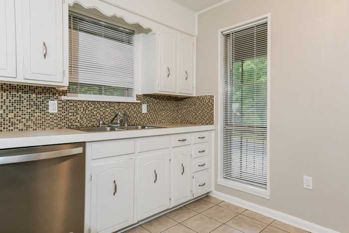 8707 Oakhaven Dr - Photo 6 of 10