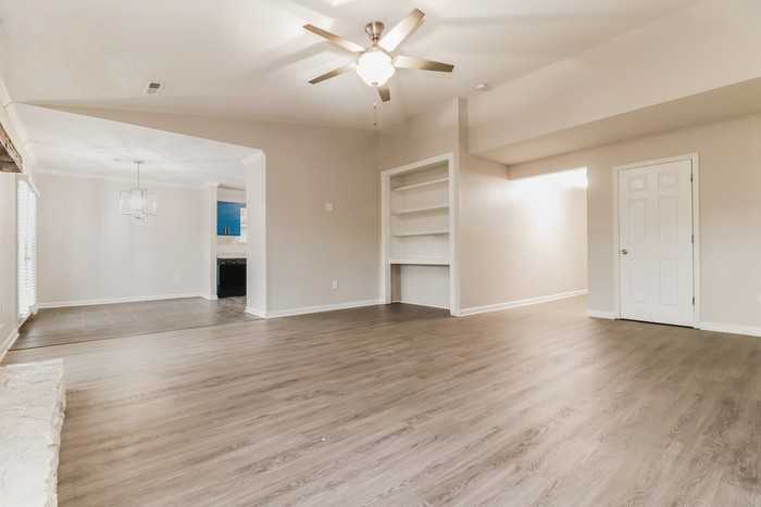 98 Peppertree Ln - Photo 3 of 8