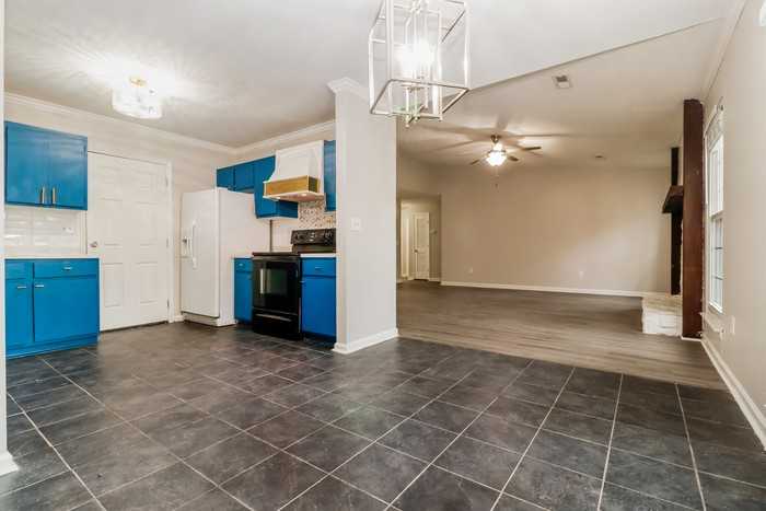 98 Peppertree Ln - Photo 4 of 8