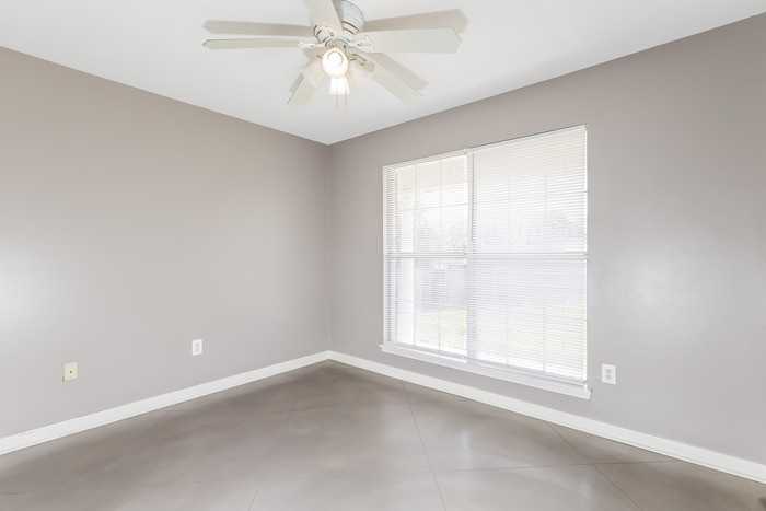 102 Red Oak Cove - Photo 3 of 10