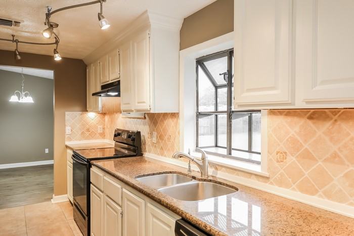 8567 Canton Dr - Photo 5 of 10