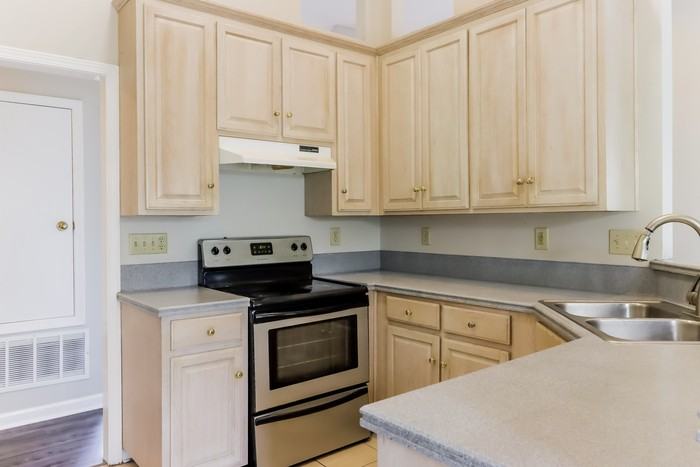 7104 Fair Oaks Ct - Photo 6 of 12