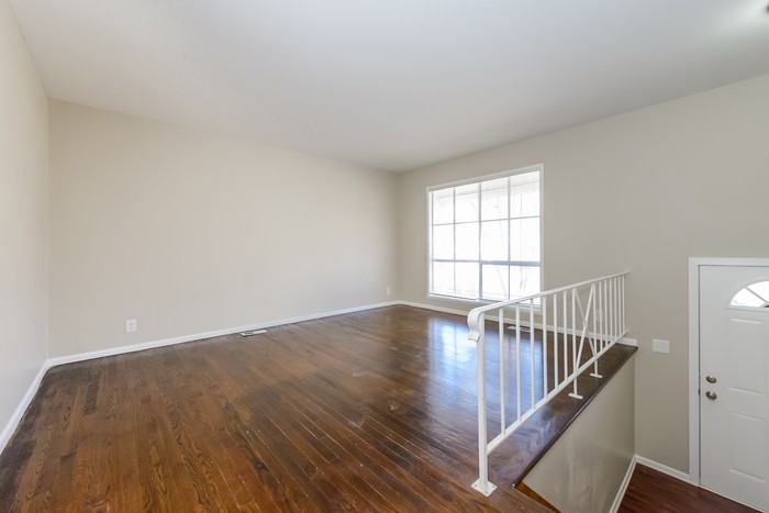 8413 E 93rd St - Photo 2 of 8