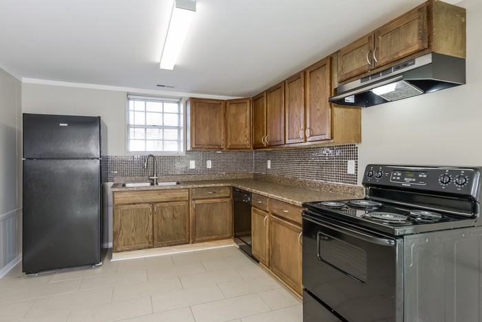 8413 E 93rd St - Photo 3 of 8