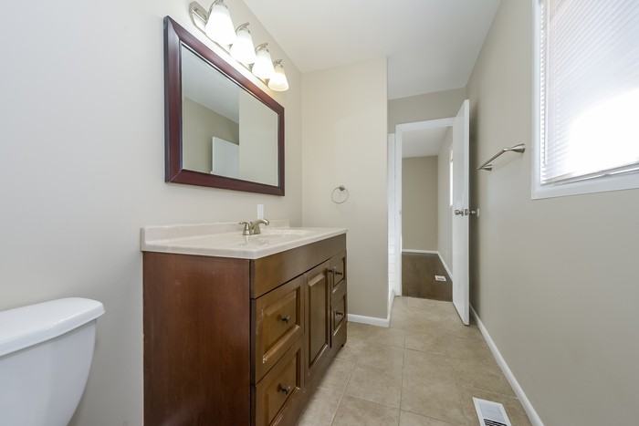 8413 E 93rd St - Photo 7 of 8