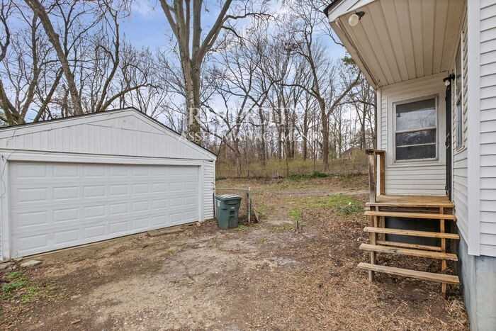 2185 Slocum Ave - Photo 5 of 16