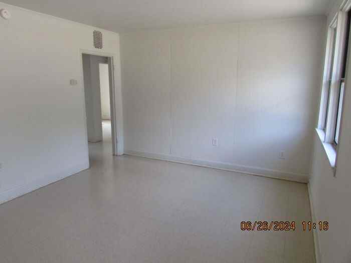 17 Dixie Dr #B - Photo 2 of 8