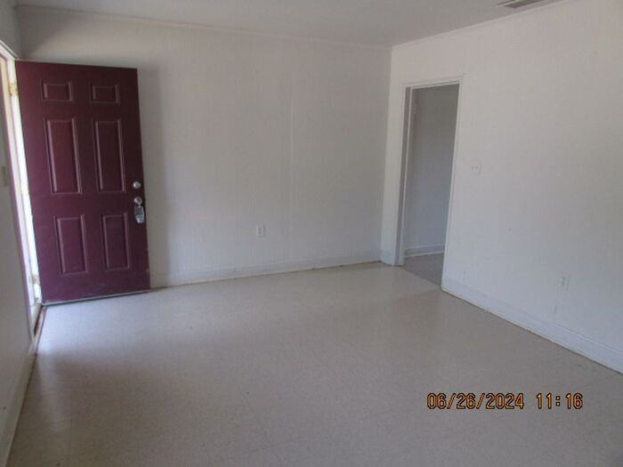 17 Dixie Dr #B - Photo 3 of 8