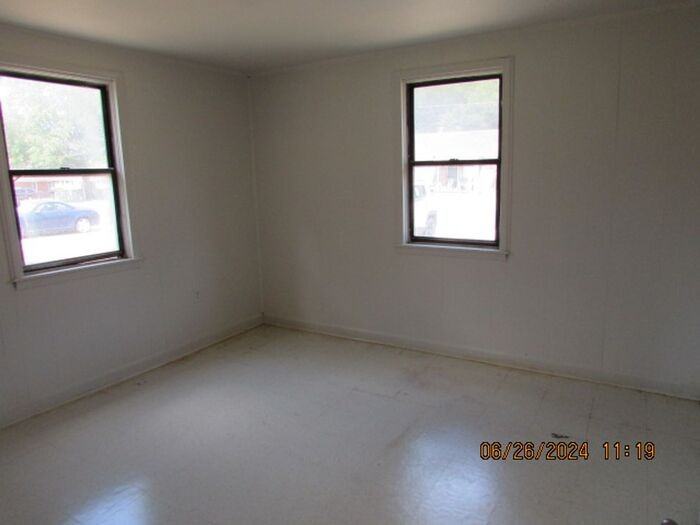 17 Dixie Dr #B - Photo 7 of 8